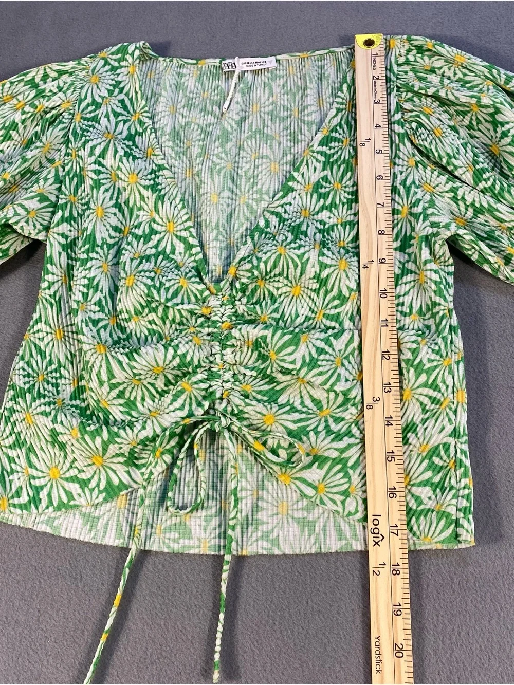 Zara women’s Green Daisy Ruched Drawstring V-Neck Top, short sleeves, size M